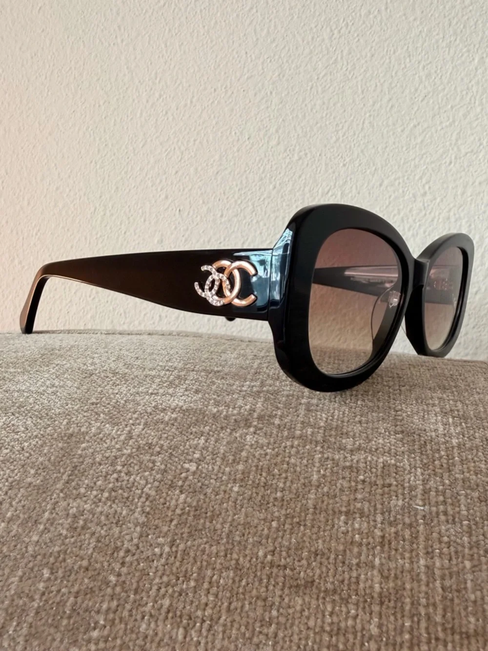 CHANEL Black Round Logo Sunglasses with Gold & Crystal CC Emblem - Picture 10 of 10